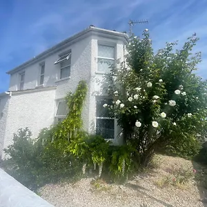 South Coast Guest With Parking Space Homestay
